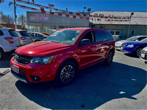 Used 2018 Dodge Journey SXT w/ Connectivity Group image 2