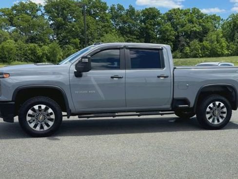 Used 2025 Chevrolet Silverado 2500 Custom AWD/4WD image 5