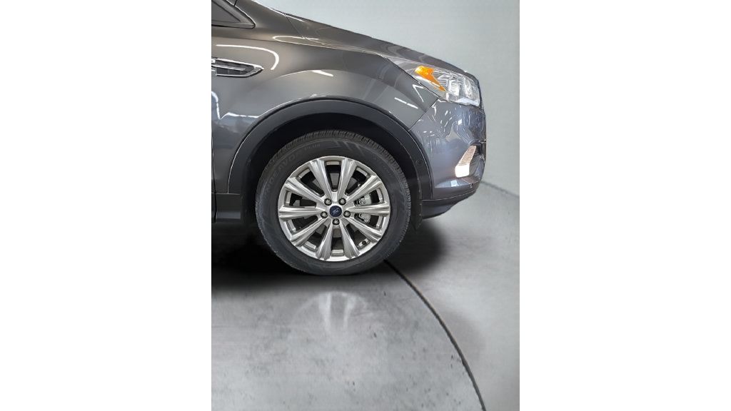 Used 2017 Ford Escape Titanium w/ Equipment Group 301A AWD/4WD image 16