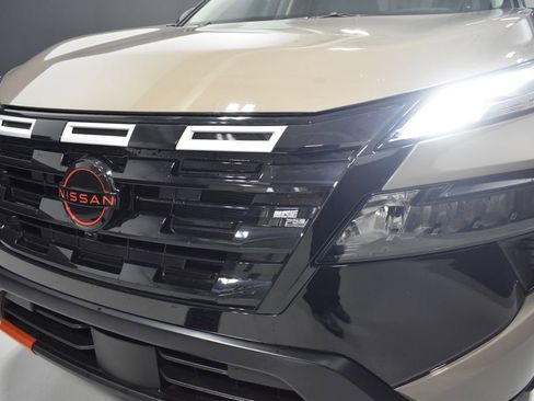 Certified 2025 Nissan Rogue SV AWD/4WD image 11