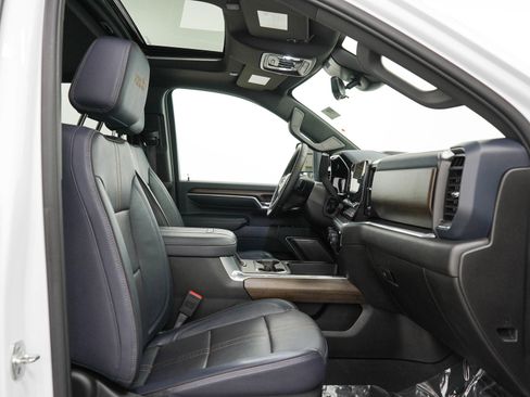 Used 2025 Chevrolet Silverado 2500 High Country w/ High Country Premium Package AWD/4WD image 13