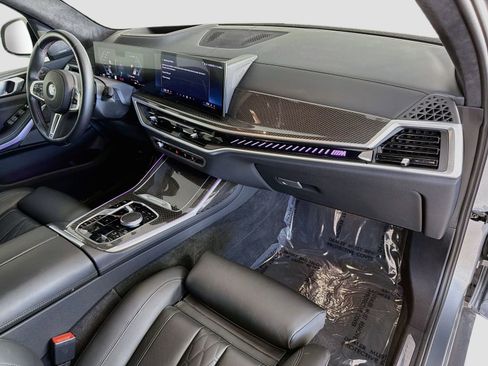 Certified 2024 BMW X7 M60i AWD/4WD image 32