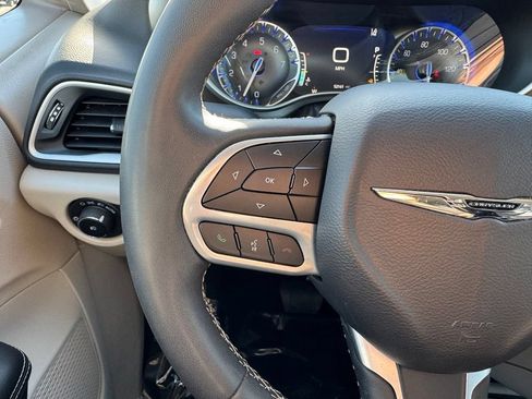 Used 2024 Chrysler Pacifica Touring-L FWD image 20