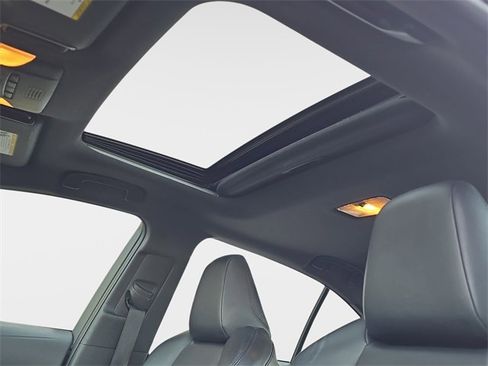 Used 2020 Toyota Corolla XSE image 30