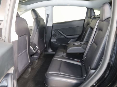 Used 2022 Tesla Model Y Long Range image 47