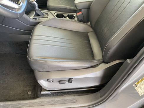 Used 2023 Volkswagen Tiguan SE w/ Panoramic Sunroof Package FWD image 13
