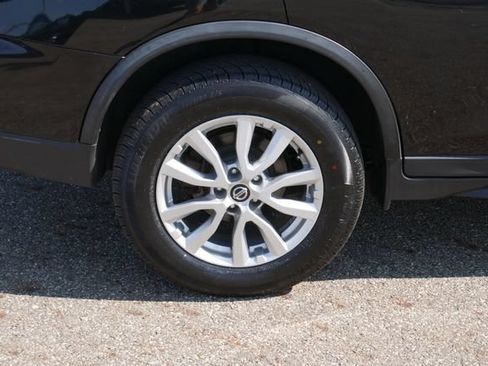 Used 2020 Nissan Rogue SV FWD image 11