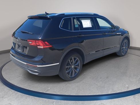 Used 2023 Volkswagen Tiguan SE FWD image 5