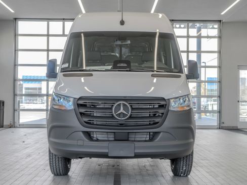 Used 2025 Mercedes-Benz Sprinter 2500 image 11