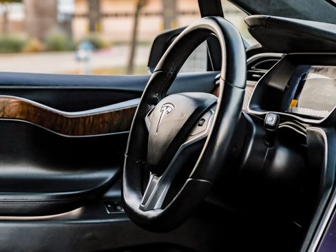 Used 2017 Tesla Model X 75D image 17