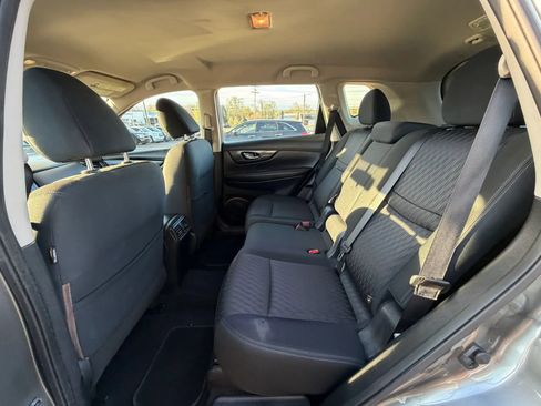 Used 2017 Nissan Rogue S AWD/4WD image 12