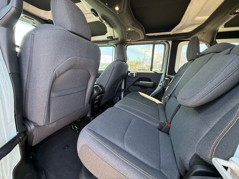 Used 2024 Jeep Wrangler Unlimited Sahara w/ Technology Group image 13