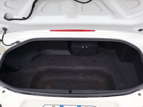Used 2006 MAZDA MX-5 Miata Sport RWD image 14
