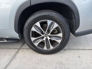 Used 2022 Toyota Highlander XLE video 2