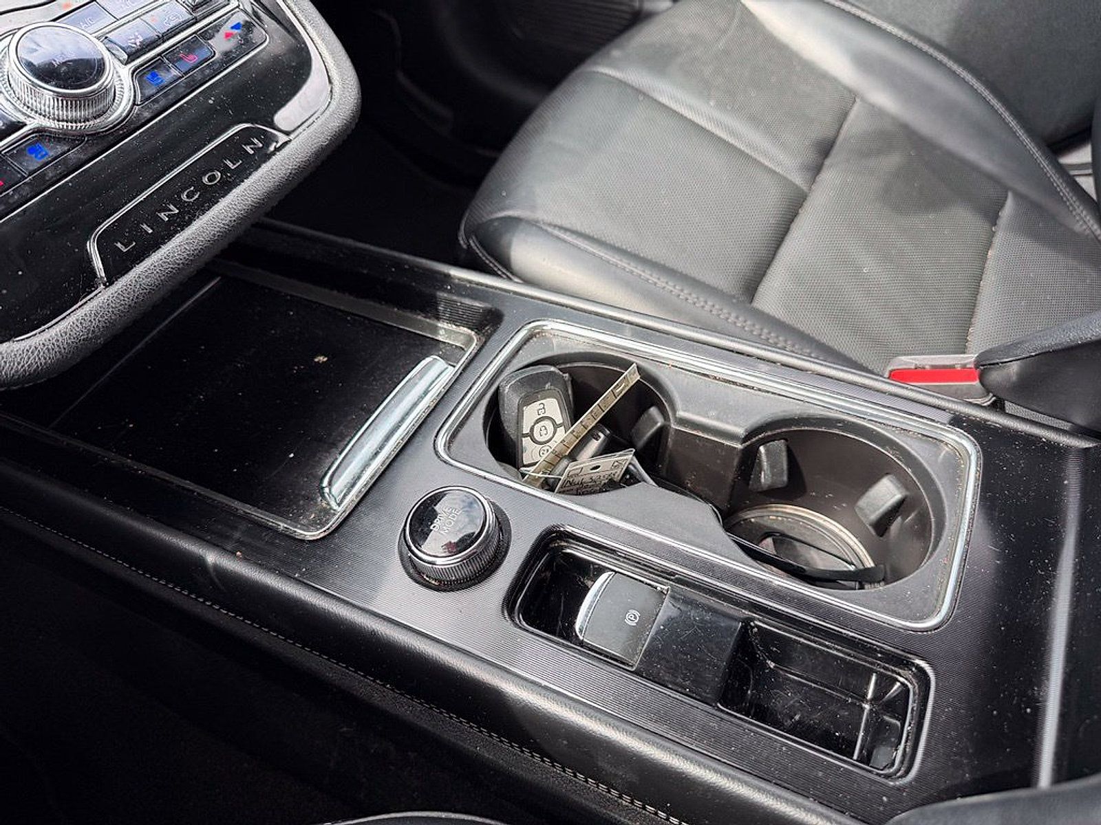 Used 2022 Lincoln Corsair AWD w/ Premium Package image 17