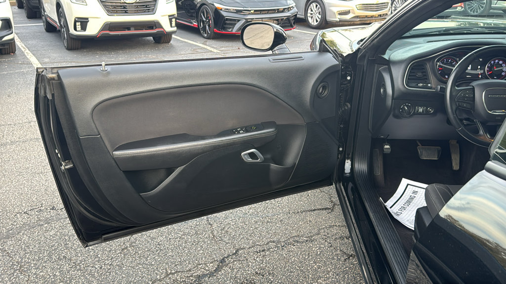 Used 2018 Dodge Challenger SXT RWD image 17