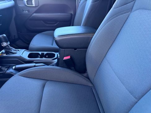 Used 2021 Jeep Wrangler Unlimited Sahara w/ Uconnect 4C Nav & Sound Group image 16