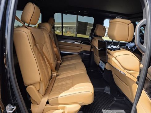 Used 2023 Jeep Grand Wagoneer Series III w/ Rear Seat Video Group 1 AWD/4WD image 34