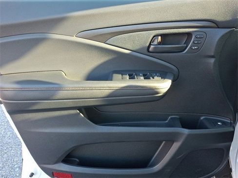 Certified 2025 Honda Ridgeline TrailSport+ image 11