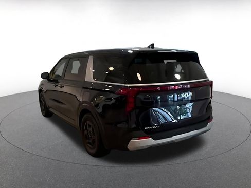 Used 2026 Kia Carnival FWD image 10