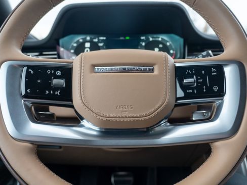 Used 2025 Land Rover Range Rover SE image 15