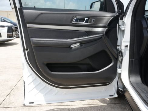 Used 2018 Ford Explorer XLT FWD image 18