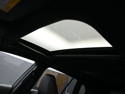 Certified 2025 Toyota Corolla Cross XSE image 28