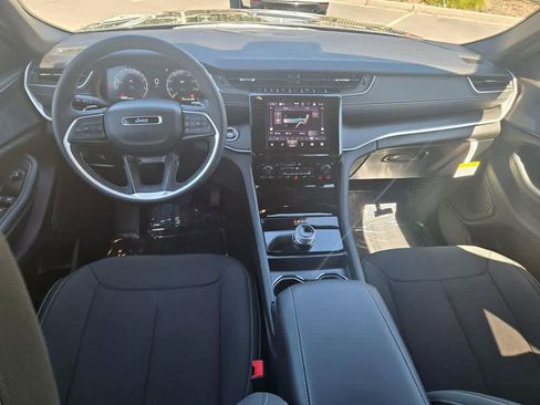 New 2026 Jeep Grand Cherokee L 4WD image 9