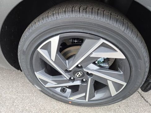 New 2026 Hyundai Elantra Limited FWD image 32