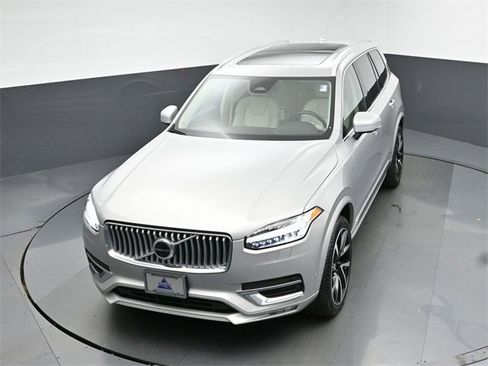 Used 2023 Volvo XC90 B6 Plus image 46