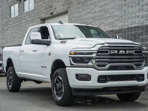 Used 2026 RAM 2500 Laramie AWD/4WD image 2