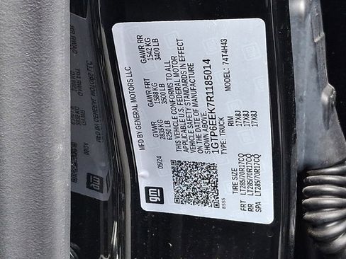 Used 2024 GMC Canyon AT4X image 29