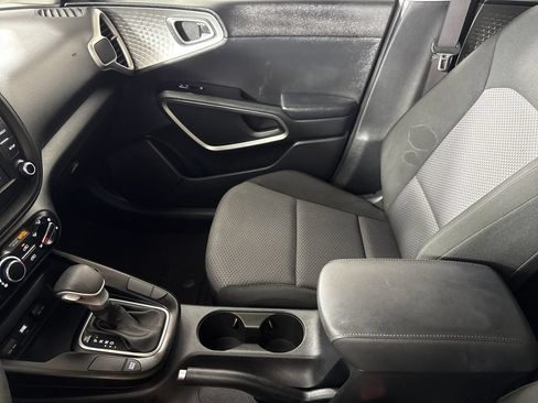 Used 2023 Kia Soul LX w/ LX Technology Package FWD image 19