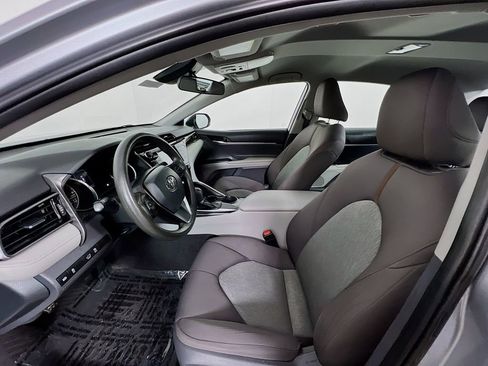 Used 2019 Toyota Camry L image 18