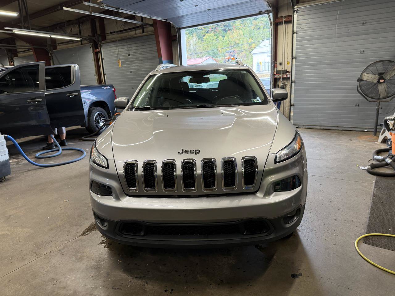 Used 2018 Jeep Cherokee Latitude Plus w/ Comfort/Convenience Group AWD/4WD image 2