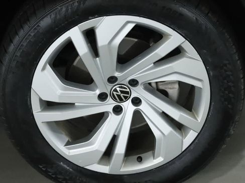 Certified 2021 Volkswagen Atlas Cross Sport SEL image 10