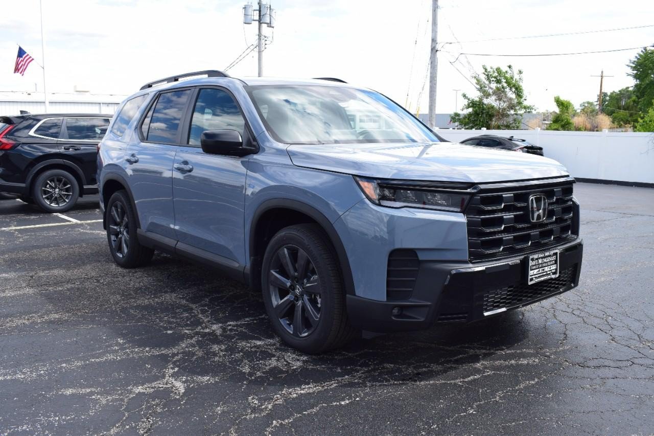New 2026 Honda Pilot Sport image 3