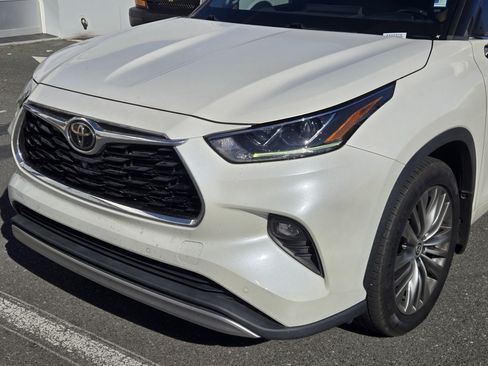 Used 2020 Toyota Highlander Platinum image 17