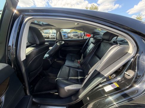 Used 2013 Lexus ES 350 w/ Luxury Pkg FWD image 16