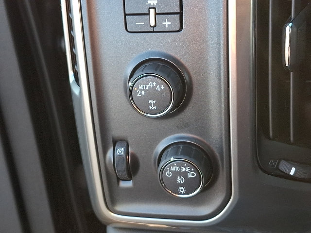 Used 2018 Chevrolet Silverado 1500 LT w/ All Star Edition AWD/4WD image 21