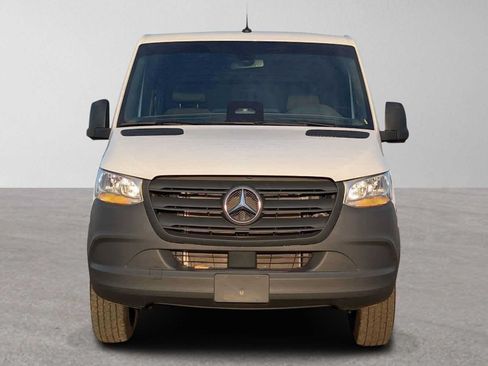 Used 2025 Mercedes-Benz Sprinter 2500 image 9