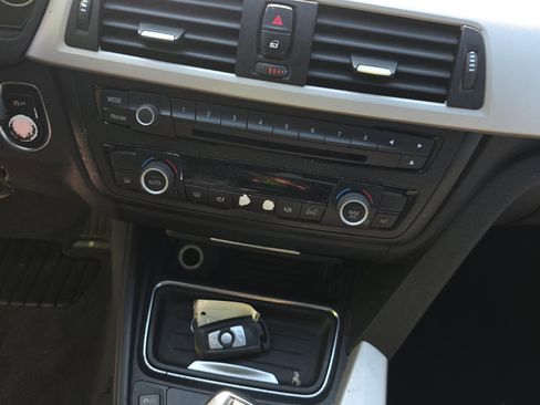 Used 2013 BMW 320i Sedan image 9