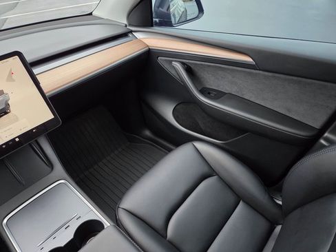 Used 2023 Tesla Model Y Long Range image 23