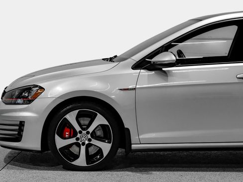 Used 2017 Volkswagen GTI SE FWD image 16