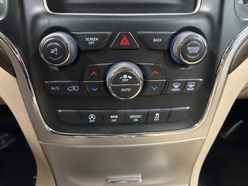 Used 2016 Jeep Grand Cherokee Laredo w/ Quick Order Package 23E AWD/4WD image 18