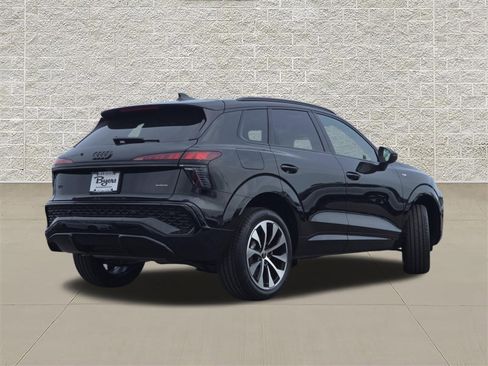 New 2026 Audi Q3 quattro 2.0T AWD/4WD image 7