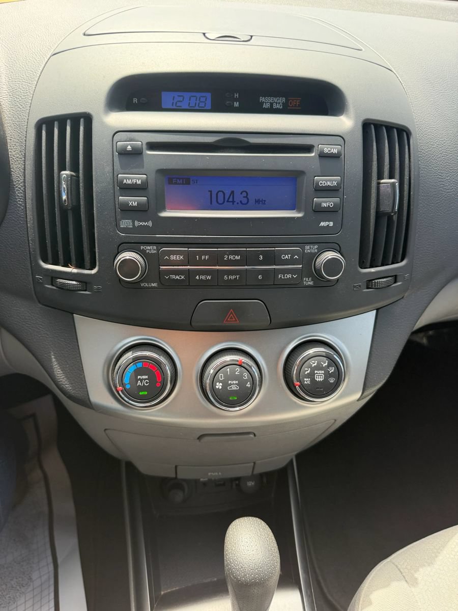Used 2010 Hyundai Elantra GLS FWD image 21