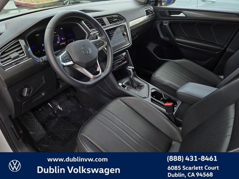 Certified 2023 Volkswagen Tiguan SE w/ Panoramic Sunroof Package image 9