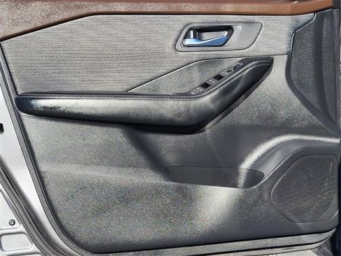 Used 2023 Nissan Rogue SV image 21