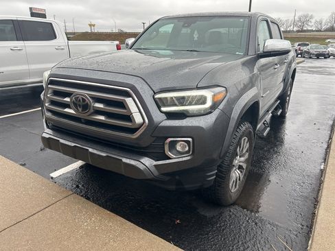 Used 2021 Toyota Tacoma Limited image 3